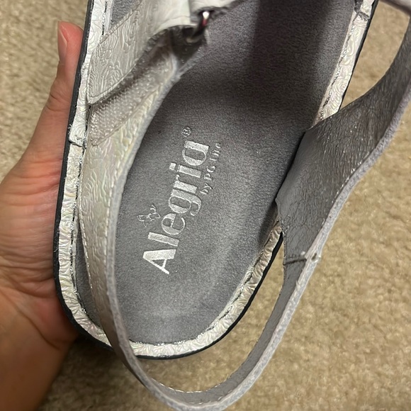 NWOT Algeria Kleo iridescent white rose sandals size 11 - Picture 5 of 6